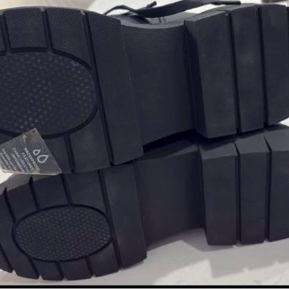 Women's Black Insulated Winter Boots - Picture 3 of 3
